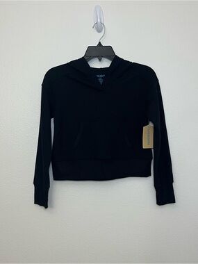Thereabouts pullover hoodie ribbed material and features a cropped fit girl 7/8